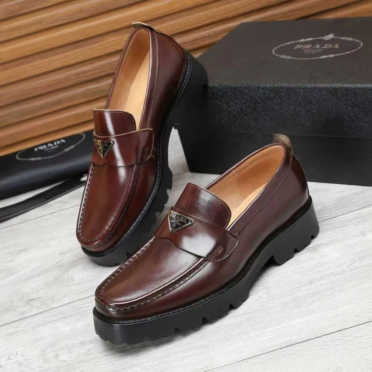 Men's shoes 💰540 💰💰🎩🎩【Prada】Counter 1:1⬆️original reproduction, absolute quality🆗original outsole, high-quality imported rubber, wear-resistant and non-slip, never degummed, upper material: imported first-layer cowhide➕anti-slip foam outsole, official website material, inner material: water-dyed leather lining, 6 colors available! Code number 38-45